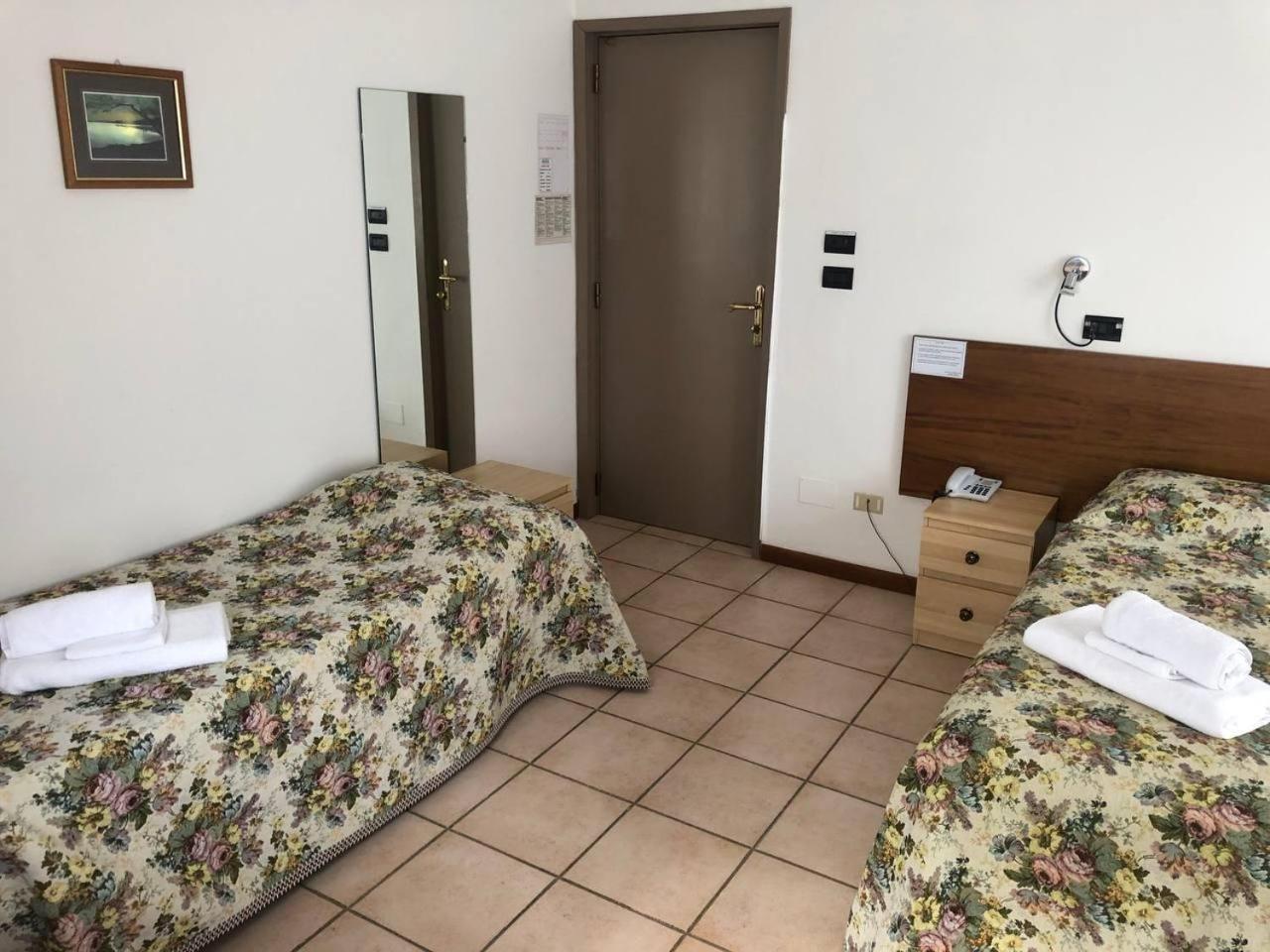 Be Me Hotel Helvetia Tabiano Terme Exterior foto